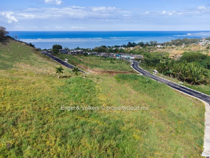 For Sale: Prime Plot in Baie du Cap