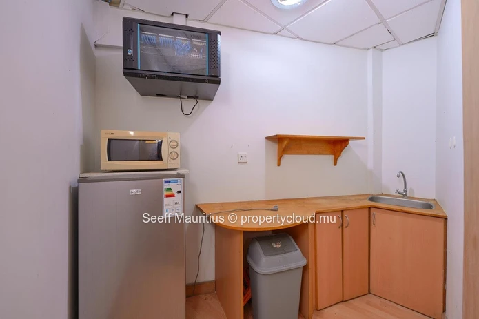 Bureau Entièrement Équipé dans le Quartier d'Affaires Populaire de Grand Baie