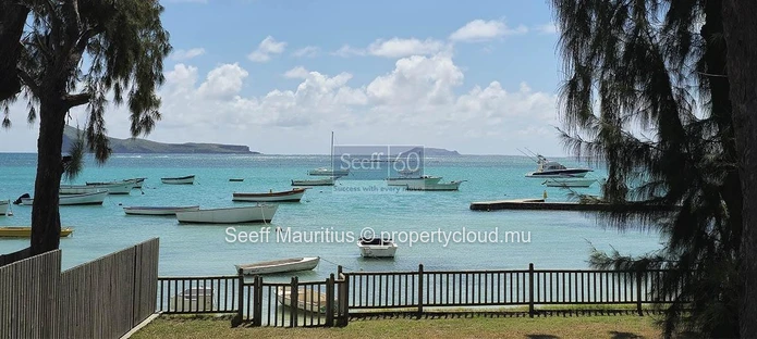 Superbe propriété en bord de mer sur le Coin de Mire