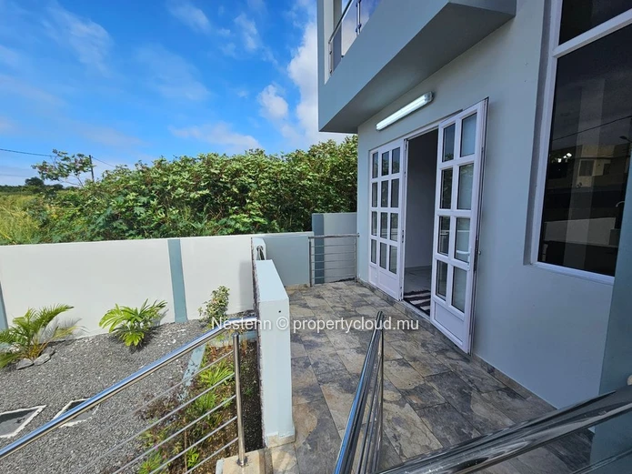 Duplex moderne et neuf de 3 chambres avec vue sur les montagnes 
