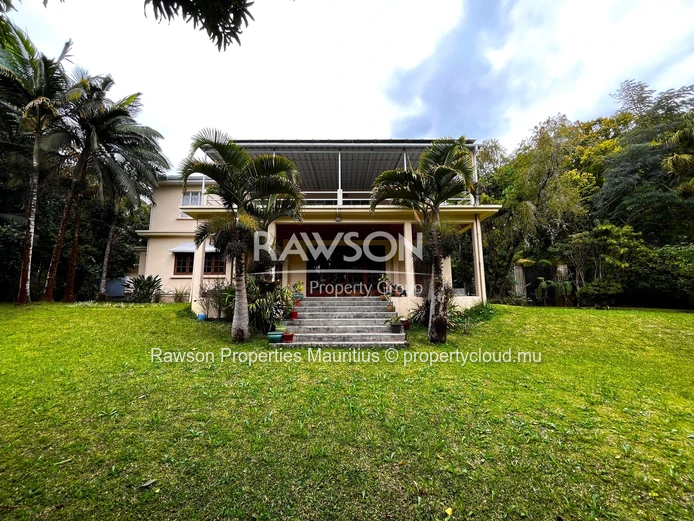  12 Bedroom House For Sale in Floreal