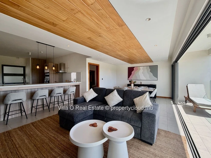 Close to the beach and amenities, beautiful spacious and bright apartment, on the first floor; 3 bedrooms, including ...