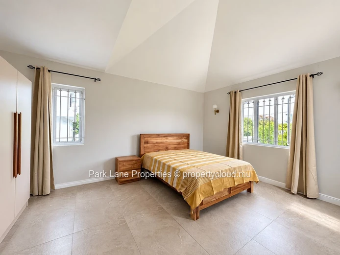 Spacious 4 bedroom family home for rent with pool and garden