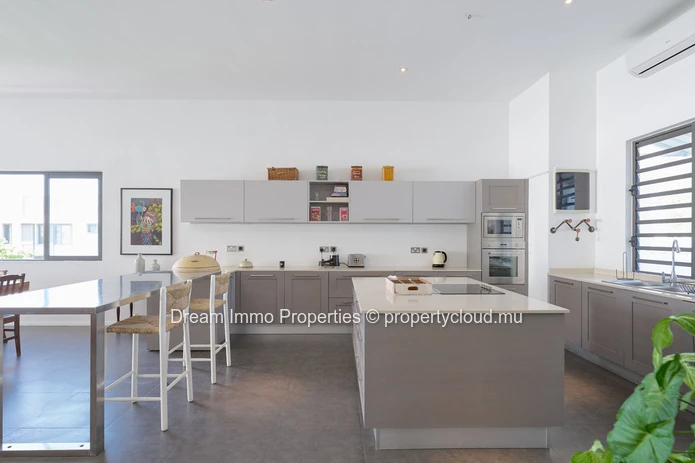 Sublime 3 Bedroom Beachfront Penthouse In Pereybere - Mauritius