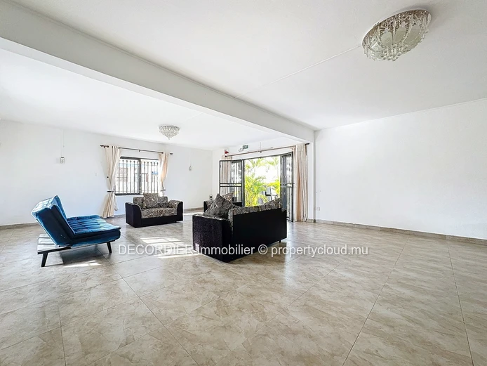 Detached house with  barbecue area (Sole Mandate)