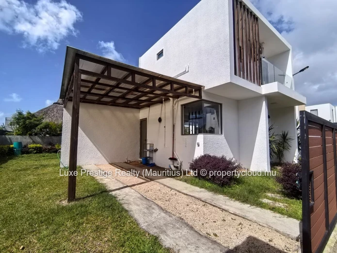  3-Bedroom Villa for Rent in Grand Baie | Private Pool & Garden