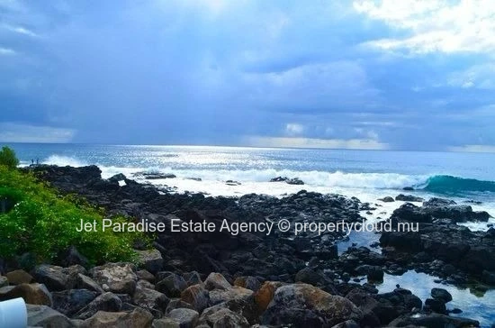 Freehold Seafront House for Sale in Albion