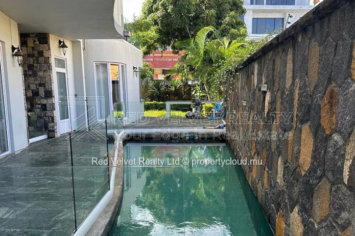 Spacieuse maison de 5 chambres à vendre | Piscine et jardin | Emplacement central
