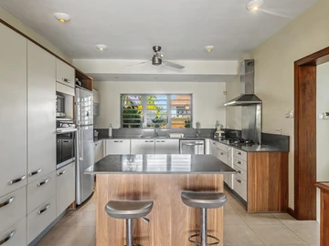 4 Bedroom Villa