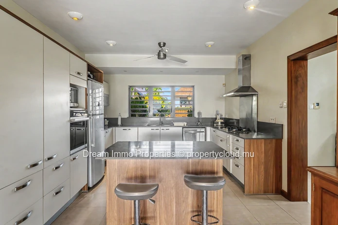 Exclusive 4-bedroom beachfront villa with private pool & ocean view in Poste de Flacq – Mauritius