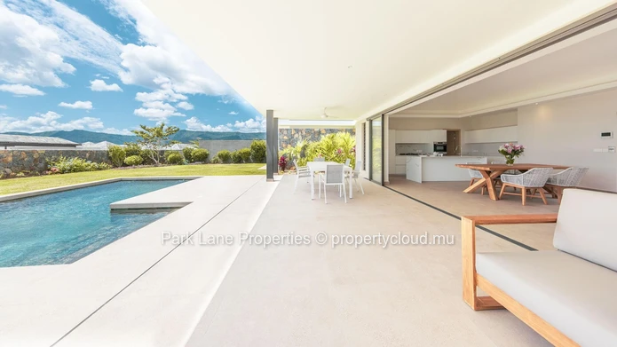 Élégante villa de 4 chambres avec vue panoramique sur la montagne et piscine privée