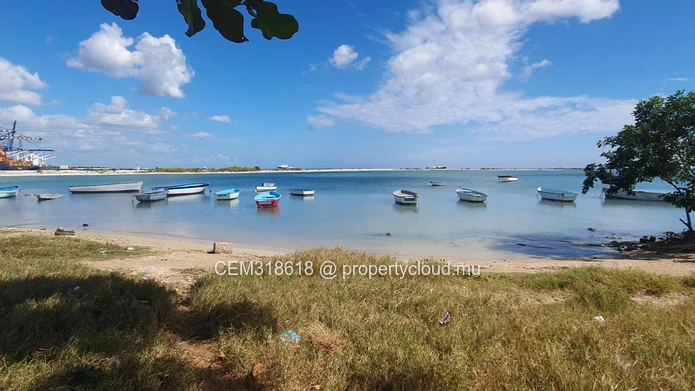 Propriété de Bord de Mer 36.37 Perches à Vendre – Baie du Tombeau 