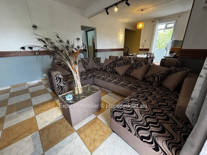 2-Bedroom Apartment With Terrace & Garden Access – Just Steps From Bain Boeuf Beach