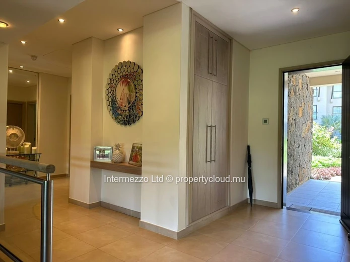 Appartement IRS Anahita à vendre – 2 chambres, jardin privatif 450 m² sur le golf –  Île Maurice