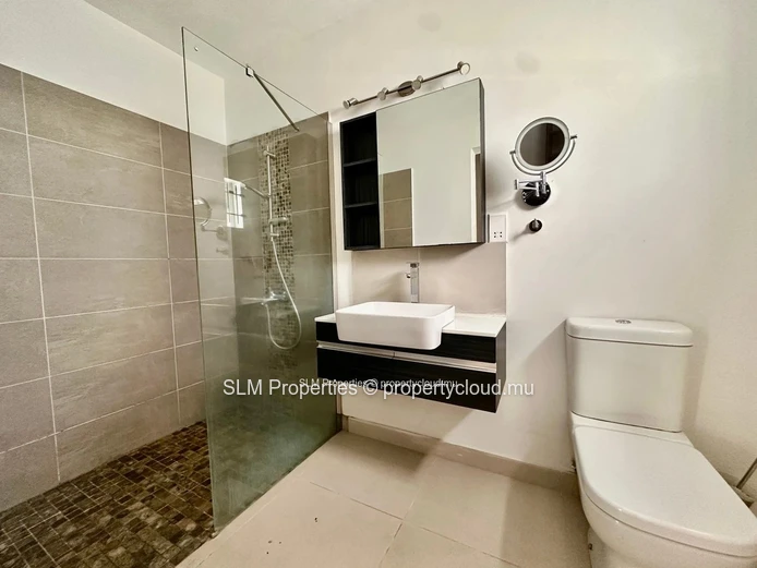 Maison moderne de 3 chambres à vendre à Bambou