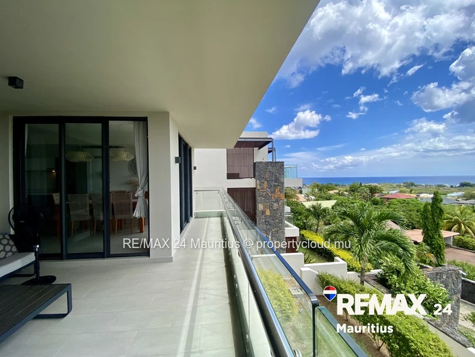 Elegant Townhouse with Sea & Mountain Views in Tamarin