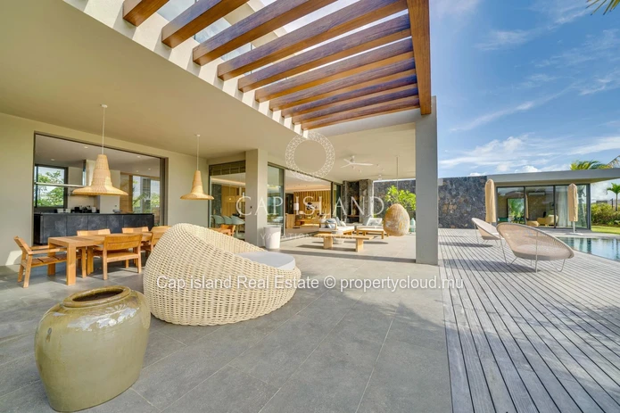Anahita - Luxurious 660 sqm villa, golf and beach access