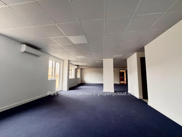 Espace de bureau disponible à Quatre Bornes – Idéal pour un démarrage d'entreprise immédiat