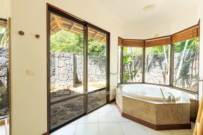 Villa entièrement rénovée au sein du Domaine Golfique de Tamarina