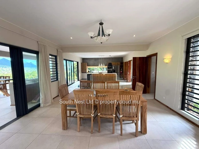 Villa contemporaine de luxe avec vue panoramique sur Le Morne – Rivière Noire