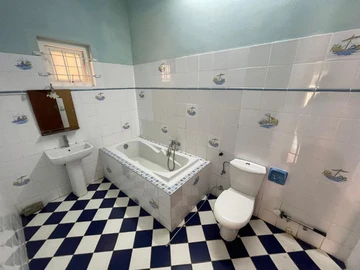6 Bedroom House