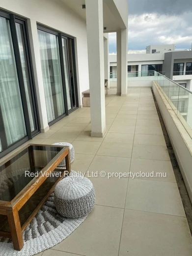 Penthouse moderne de 3 chambres avec de hauts plafonds et des équipements de qualité – Moka | Rs 130,000