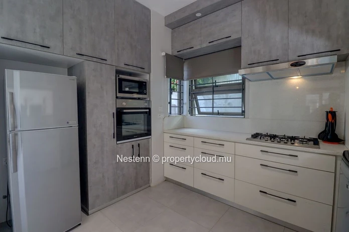 Magnifique villa de plain-pied fraîchement livrée avec piscine privée, dans un quartier résidentiel et paisible