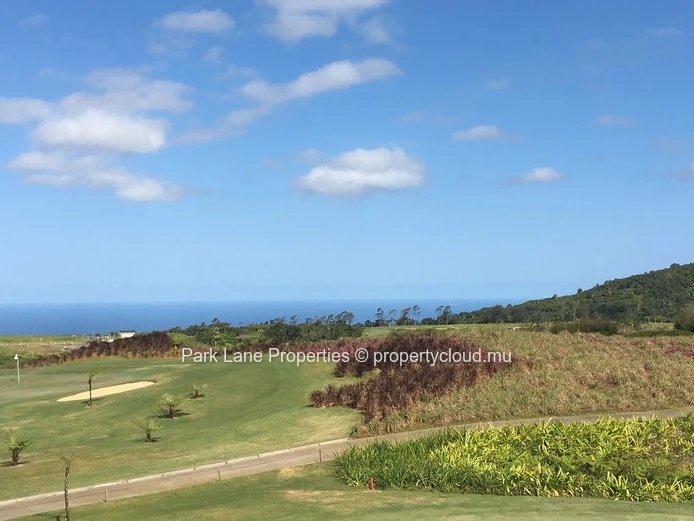 2057 m² in Avalon – Tranquil plot nestled in greenery near golf