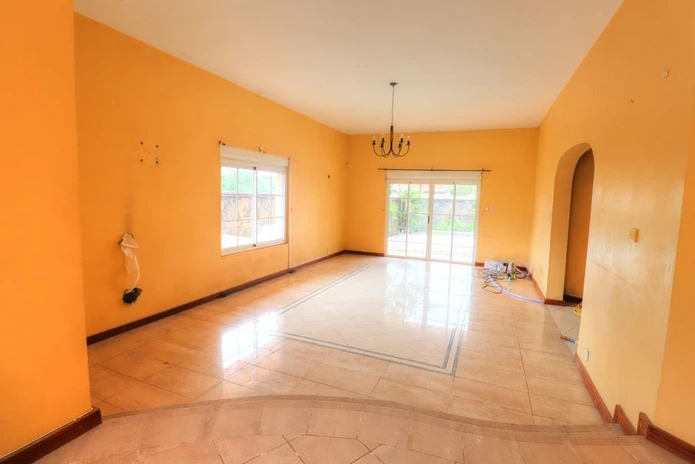 Opportunité Rare à Cap Malheureux : Villa Familiale de 200 m² avec Piscine 
