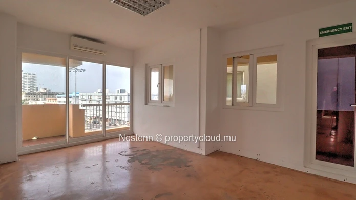 Office space of 371.61 m² 