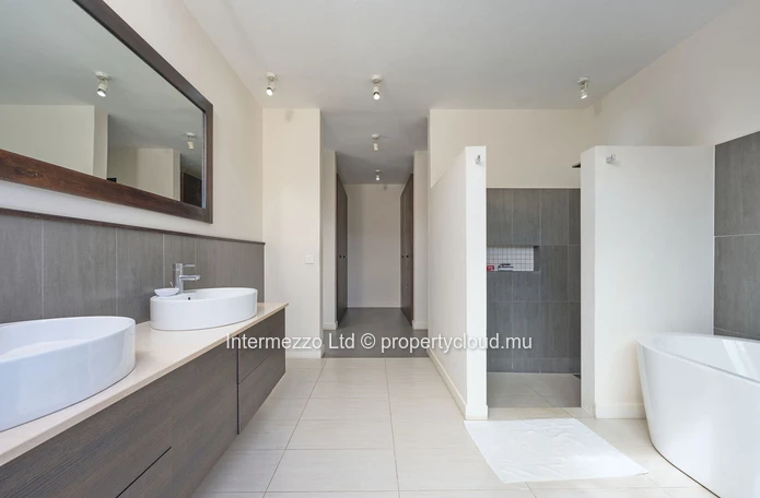 Villa Hibiscus — PDS | 221 m² | 681 m² de terrain | 840 000 €