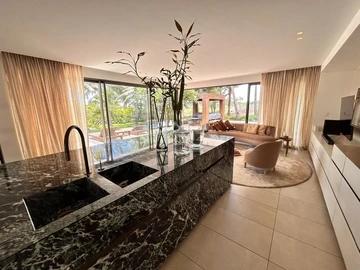 5 Bedroom Villa