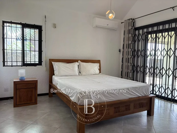 BEAU VALLON - Maison de 493 m² sur terrain de 1 630 m² - 4 chambres