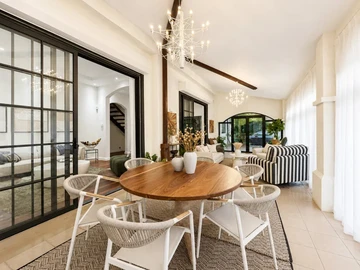 6 Bedroom House