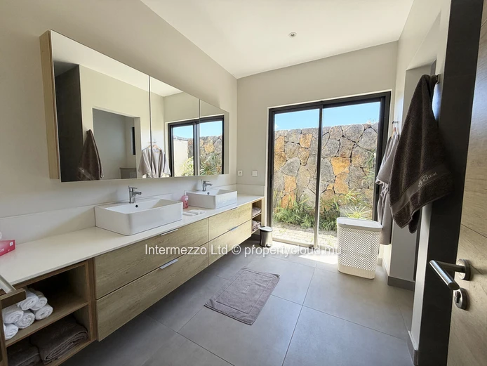 Villa d'exception à Grand Baie : 4 chambres en suite, piscine, kiosque