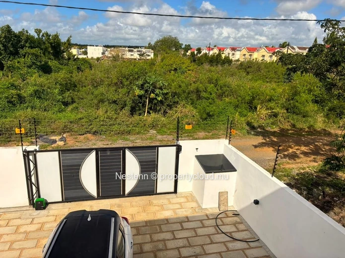 Villa moderne neuve avec 3 suites, piscine et grand jardin – Proche de Chemin Vingt Pieds, Péreybère 