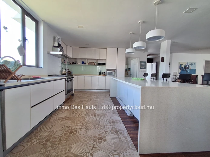 Appartement de 4 chambres meublé en vente Curepipe 