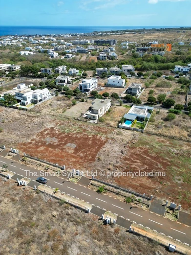 Elite Living: Prestigious Land Opportunity in Flic-en-Flac