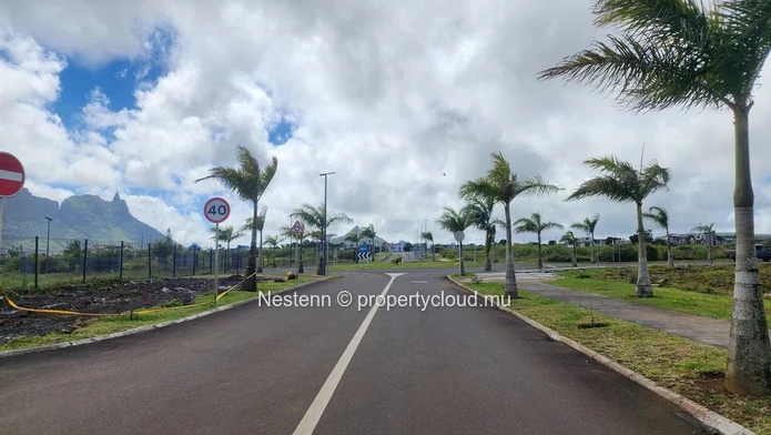 Land for sale in L'Avenir , Moka Smart City 10.5 Perches fenced with mountain view near schools shops and bus stop.