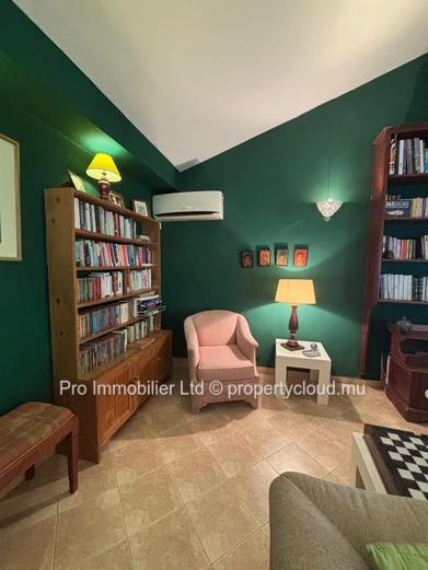 SPACIOUS FAMILY RESIDENCE WITH INDEPENDENT STUDIO & EXTENSIVE OUTBUILDINGS Pereybere Grand Baie.