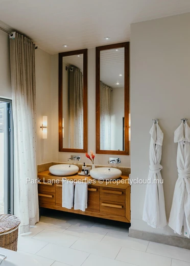 Villa de prestige avec pavillon et accès golf à Anahita – Quartier Lunea