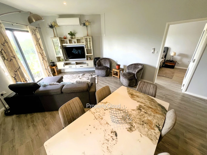 À Vendre | Appartement De 2 Chambres En Résidence Sécurisée | Coastal Road, Roches Noires