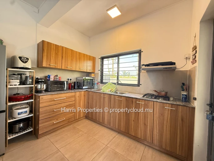 Appartement meublé au rez-de-chaussée à louer à Mon Choisy