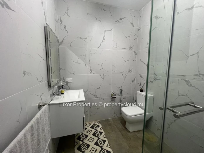 À Louer | Spacieux Appartement Sécurisé De 3 Chambres À Albion