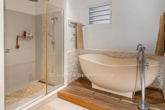 À Louer – Appartement Pieds Dans L’Eau –Résidence Sécurisée- Cap Malheureux