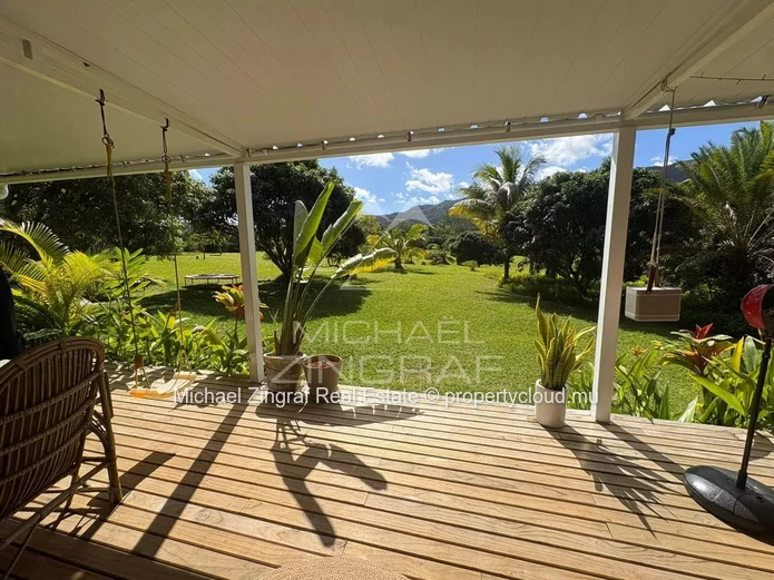 Terrain agricole avec maison conteneur de 3 chambres – Chamarel