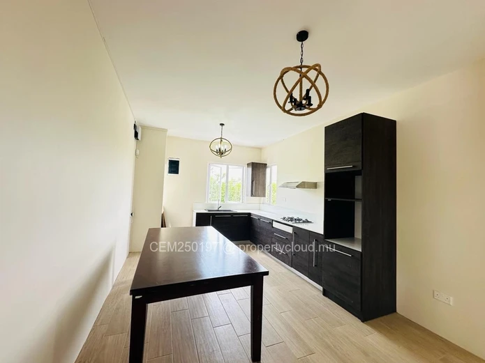 Villa neuve avec piscine à vendre à Pereybère