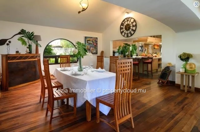 Character Villa In The Heart Of A Tropical Garden