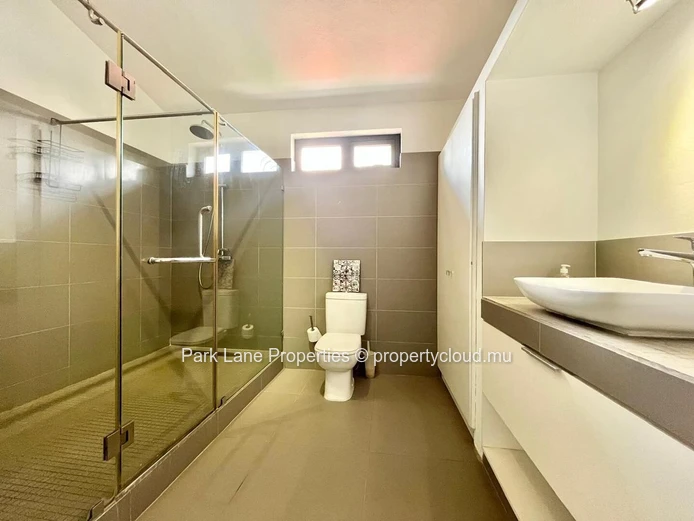 Élégant Duplex de 3 Chambres à Vendre dans le Prestigieux Quartier de Floréal, Île Maurice