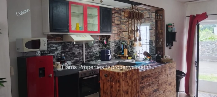 À vendre, charmant triplex situé dans une résidence sécurisée à Grand Gaube